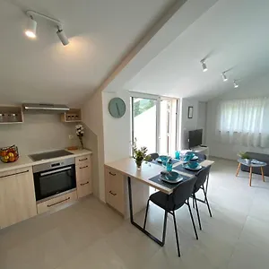 Apartment Vital, Nerezine